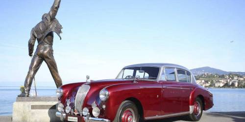 Hire a Aston Martin Lagonda DB30 weddings, proms, events, photoshoots
